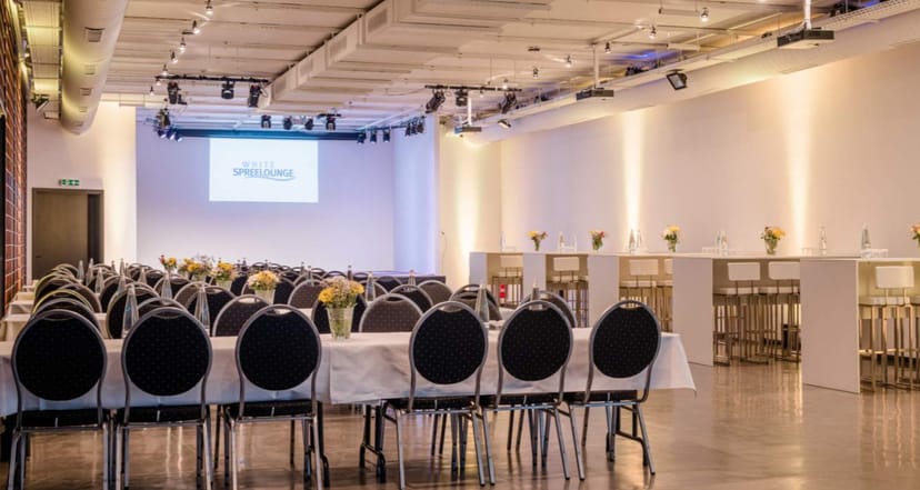 Lighthouse event space in White Spreelounge, modern setup for meetings and conferences.