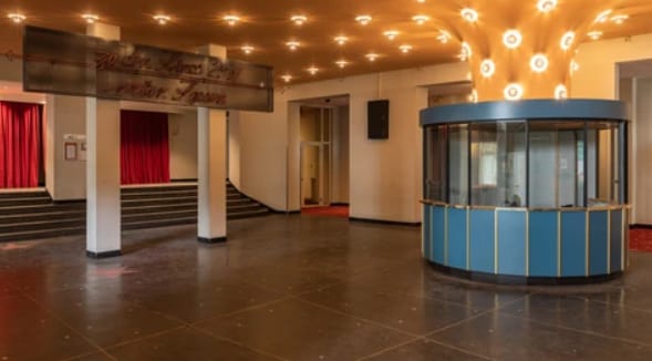 Spacious Colosseum Berlin Room 1 with elegant lighting for events and conferences.