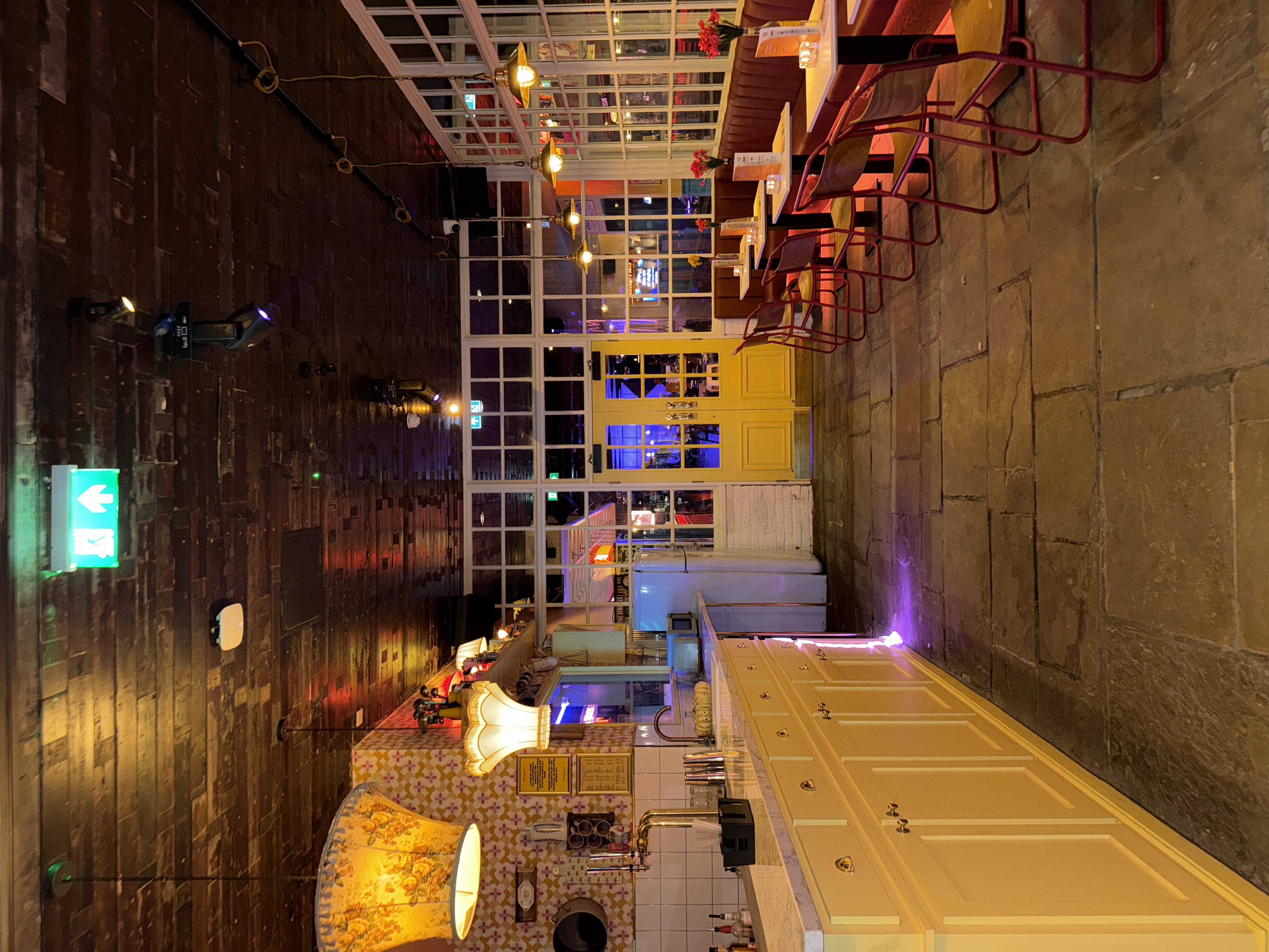 Simmons Manchester - image 1