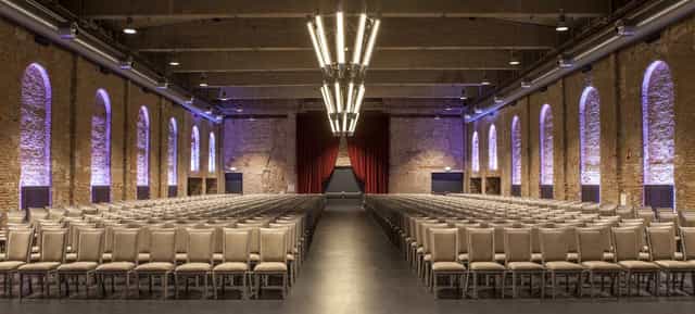 Bolle’s Bar venue with modern industrial design, ideal for conferences and performances.