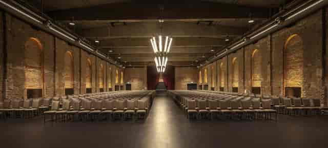 Spacious Bolle Meierei event venue with exposed brick, ideal for conferences and presentations.