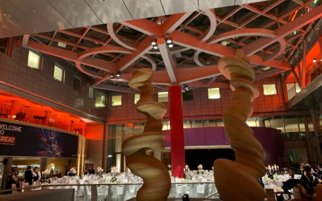 Elegant conference drum event space with spiral sculptures, perfect for corporate dinners.