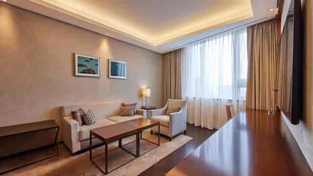 "Elegant meeting space at LOTTE City Hotel Guro, ideal for corporate events and brainstorming."