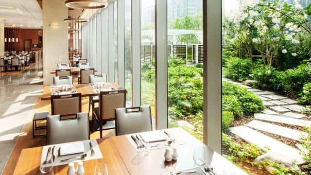 Modern dining space in LOTTE City Hotel Guro, ideal for events and meetings.