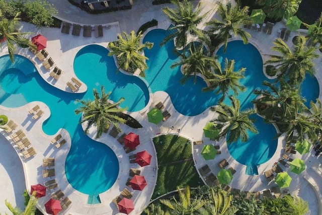 Vibrant pool area at Kimpton Tres Rios, perfect for events and networking.