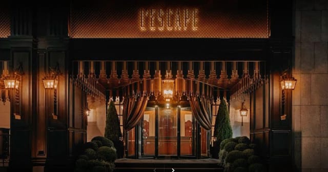 Elegant venue entrance at L’Amant Secret, perfect for upscale events and gatherings.