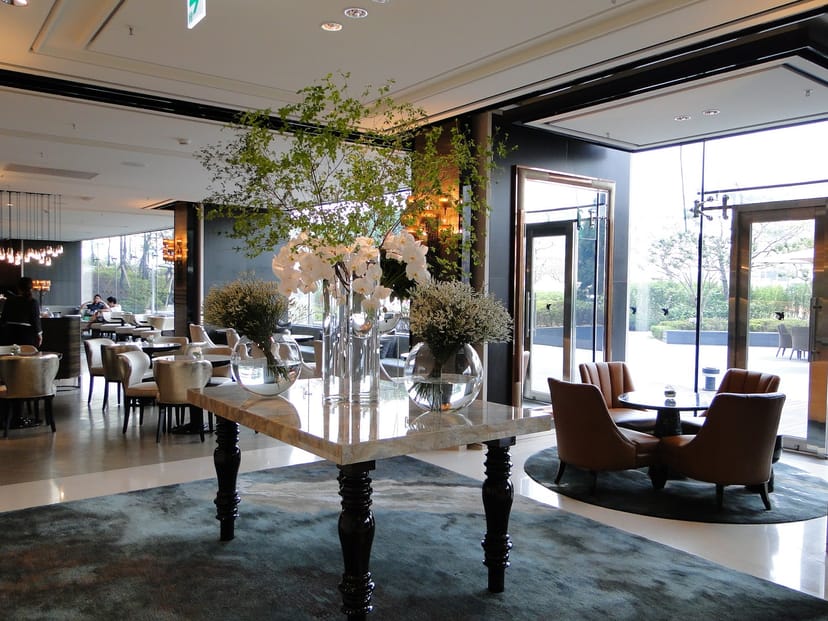 VIP Room at JW Marriott Seoul, elegant decor for upscale meetings and social gatherings.