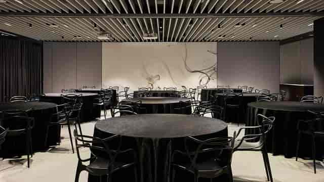 Event & Seminar Hall in L7 Myeongdong, elegant space with round tables for meetings and banquets.