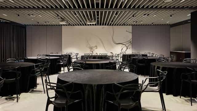 Event & Seminar Hall in L7 Myeongdong, elegant space with round tables for meetings and banquets.