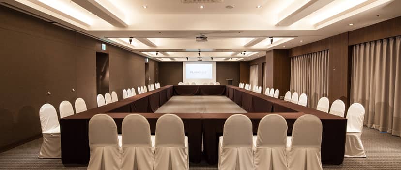 Seodaemun Room 2 in Fraser Place Seoul, U-shaped meeting room for corporate events.