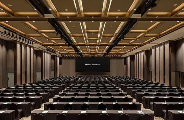 Grand Ballroom in Seoul Dragon City, spacious conference hall for corporate events.
