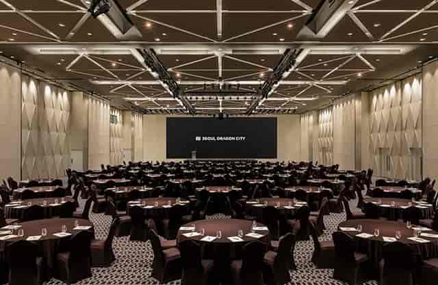 Grand Ballroom in Seoul Dragon City, spacious venue for conferences and banquets.