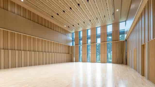 LG SIGNATURE Hall, spacious event space with high ceilings, ideal for corporate meetings and gatherings.