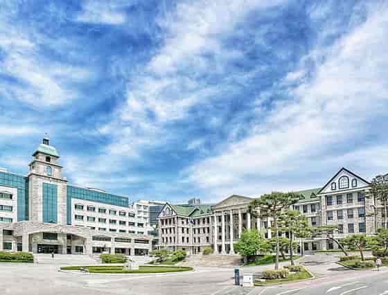 Hanyang International Summer School venue with modern architecture for conferences and events.