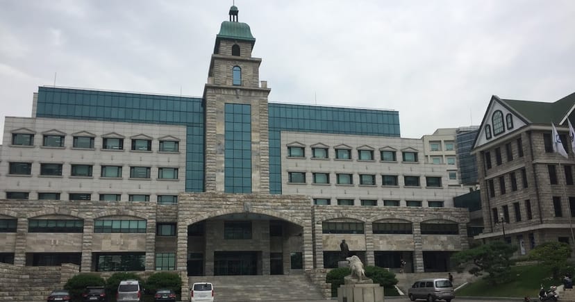 Hanyang International Summer School venue with modern architecture, ideal for conferences and networking.