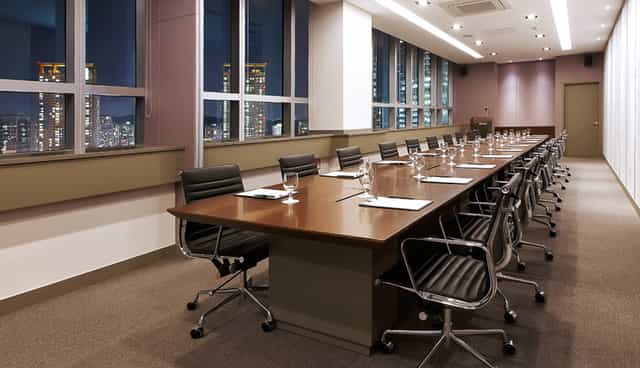 Modern Board Room at Orakai Songdo Park Hotel, perfect for conferences and meetings.