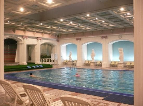 Lotte Hotel indoor pool