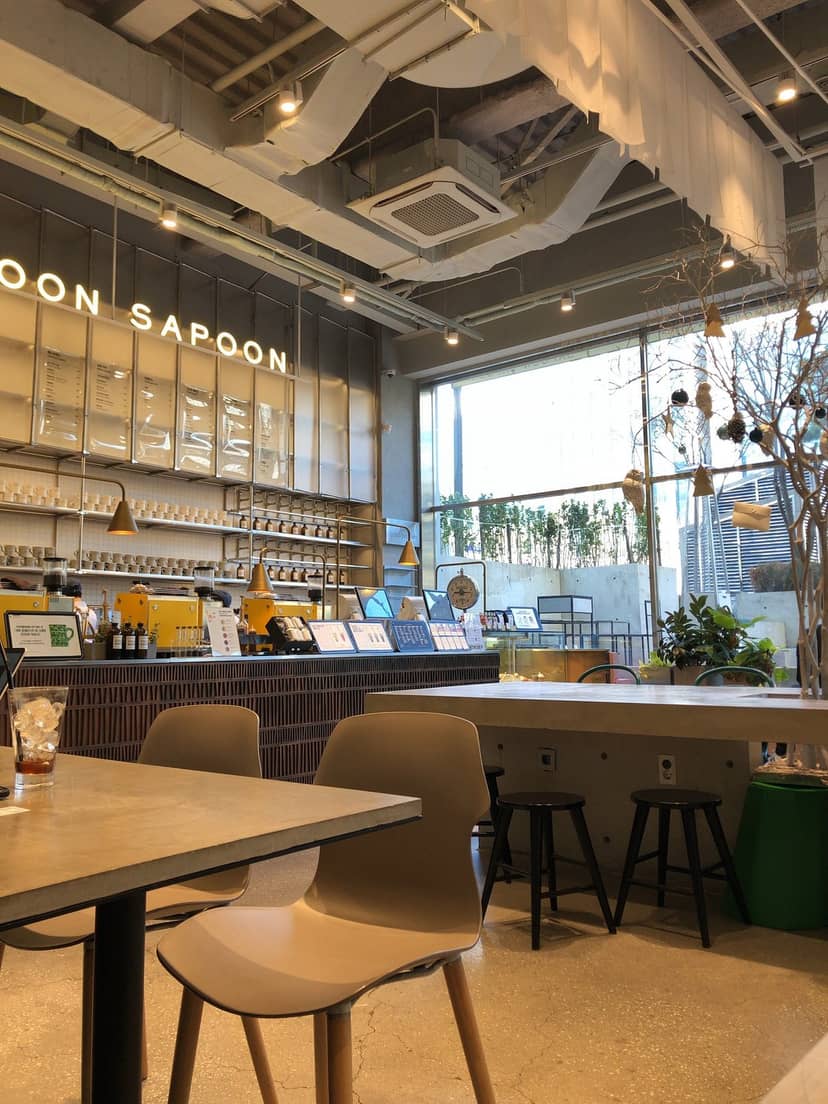 Modern café interior at CAFE SAPOON SAPOON, perfect for networking events and meetings.