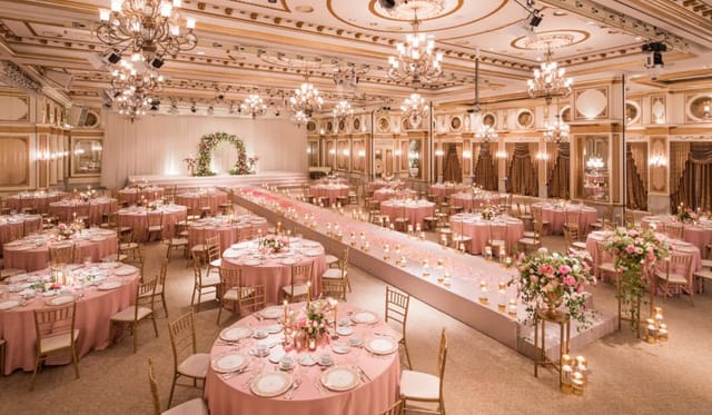 Elegant banquet hall in Imperial Palace Seoul, perfect for weddings and gala dinners.