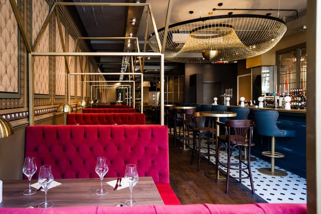 Top Hat Restaurant & Bar