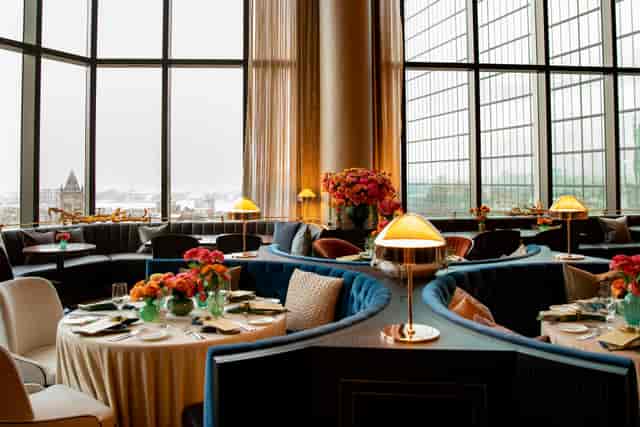 Elegant meeting room in Raffles Boston, ideal for corporate events and private gatherings.