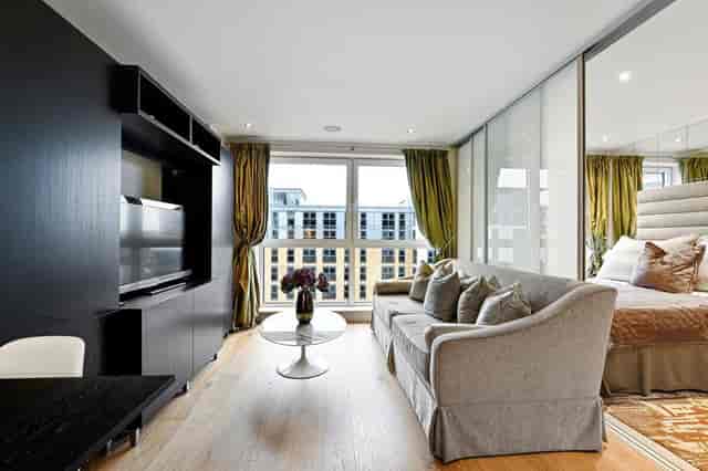 Modern hotel suite with natural light, ideal for meetings and events.