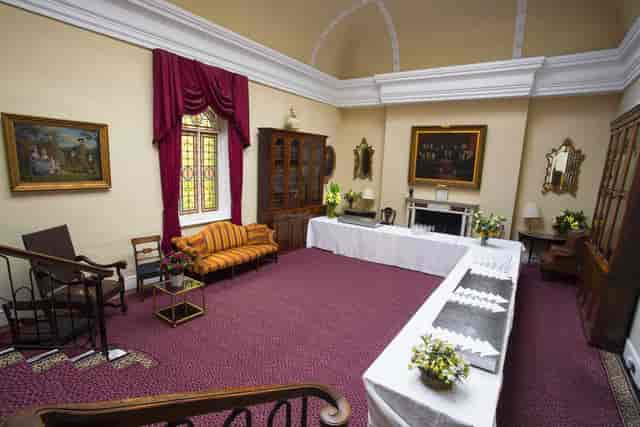 Elegant Fellows Lounge meeting space, warm colors, ideal for intimate events and gatherings.