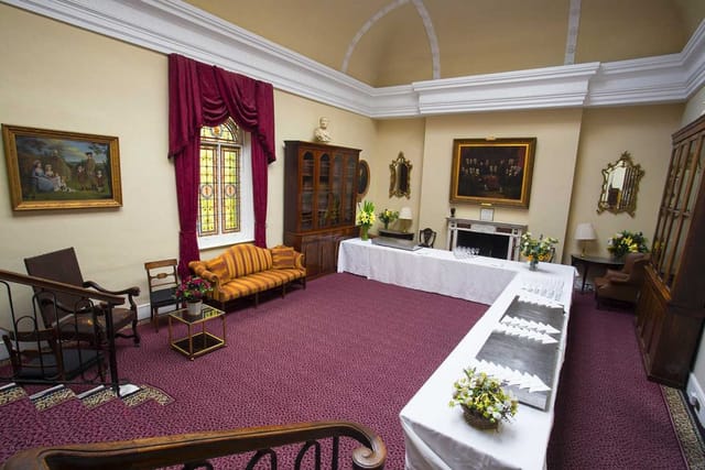 Elegant Fellows Lounge meeting space, warm colors, ideal for intimate events and gatherings.