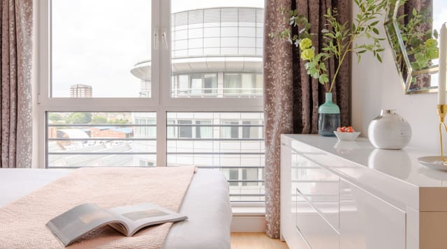 Modern hotel examination suite with large windows, ideal for meetings and events.
