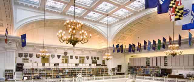 Elegant DAR library with high ceilings, ideal for conferences and cultural events.