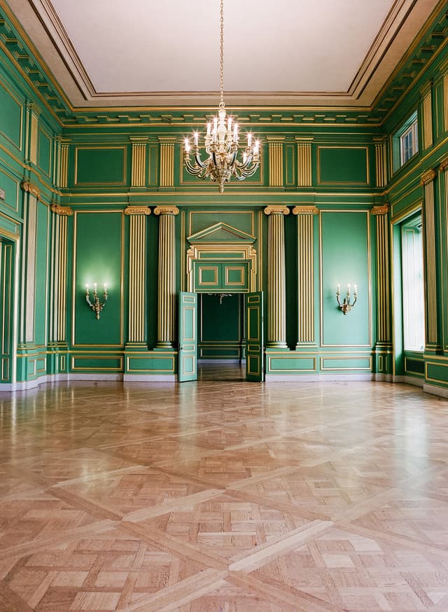 Green & Gold Room