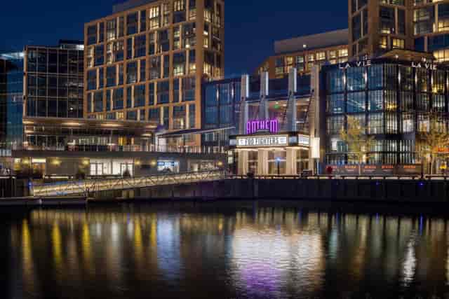 Vibrant Potomac waterfront venue in DC, perfect for events and gatherings.
