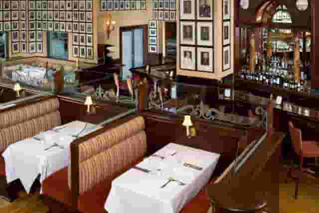 Bar & grill