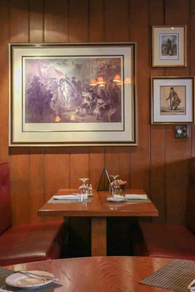 Intimate dining room at City Tavern, perfect for private events and meetings.