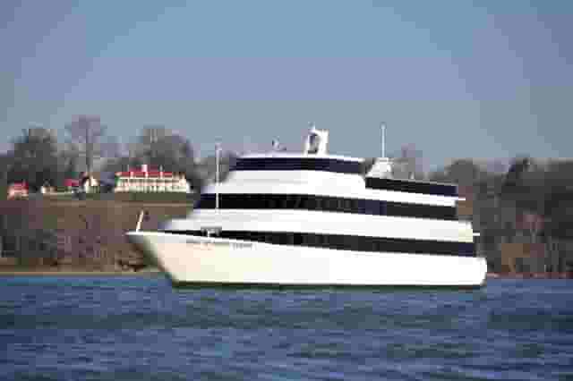 Cruising vessel