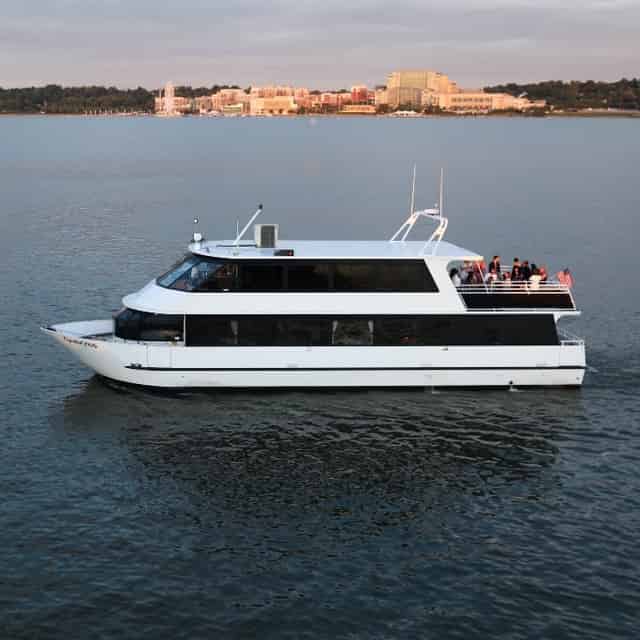 Cruising vessel