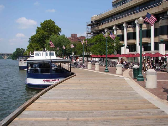 Cruising vessel