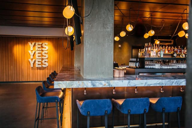 Bar