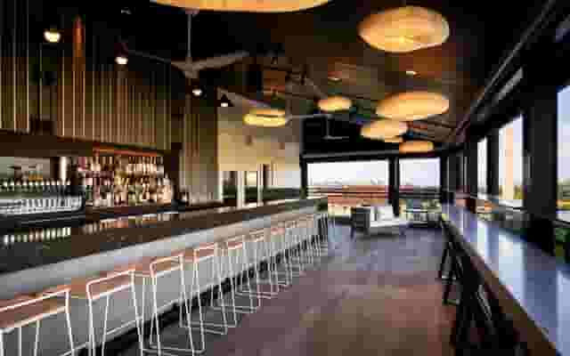 Vue semi-private - White House bar