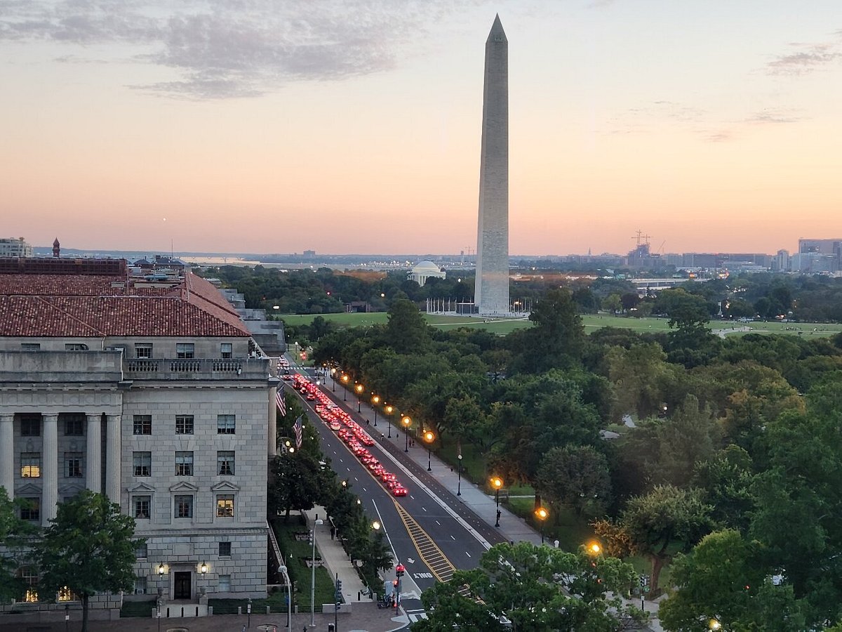 Vue Terrace at dusk with Washington Monument, ideal for outdoor receptions and gala events.