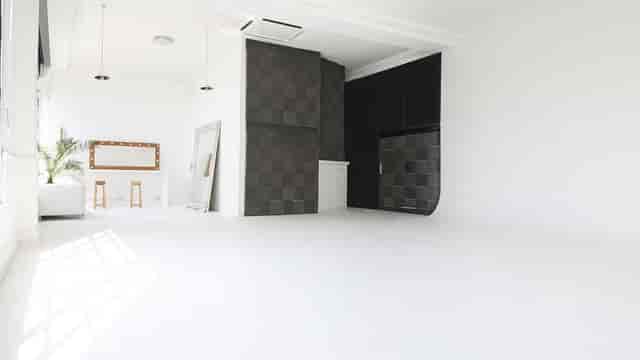 Versatile minimalist event space with natural light for meetings and workshops.