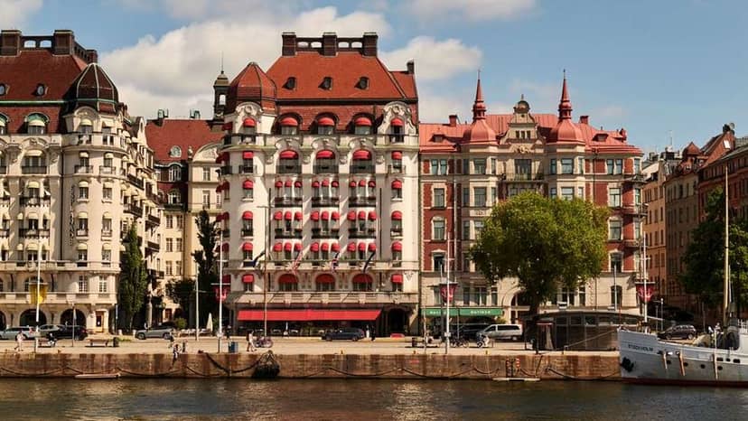 Upscale waterfront suites at Hotel Diplomat, perfect for conferences and social gatherings.