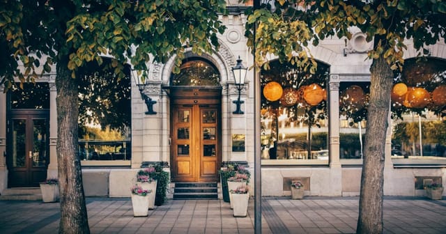 Charming Nobis Hotel bar with lush greenery, perfect for corporate events and gatherings.