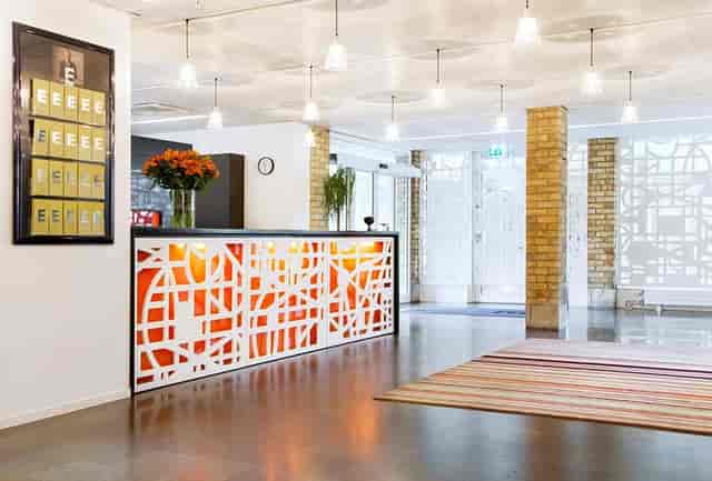 Modern reception area at Elite Hotel Arcadia, ideal for meetings and events.