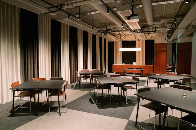Versatile meeting space with flexible seating for workshops and conferences.