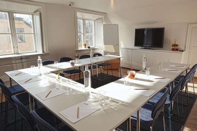 Meeting room at Hotel Skeppsholmen with U-shaped table, ideal for workshops and presentations.