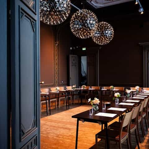 Skridskopaviljongen meeting room with elegant decor for corporate events and gatherings.