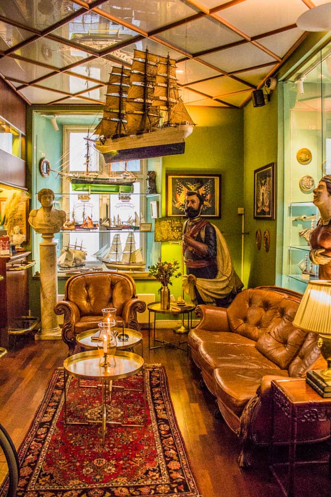 Charming maritime-themed meeting space at Collector's Victory Hotel for gatherings.