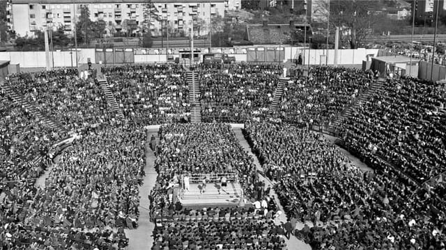 Crowd at Hovet Arena concert hall for a boxing match or public event.