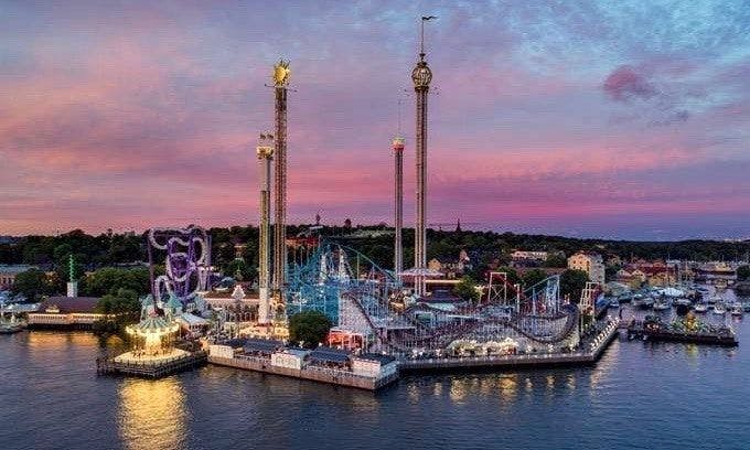 Vibrant Gröna Lund amusement park at sunset, perfect for corporate events and team-building.